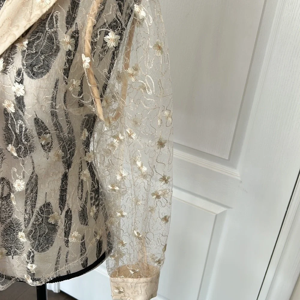 See through blouse - Picture 2 of 5